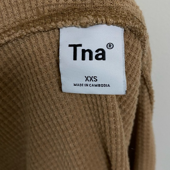 ARITZIA TNA, thermal cowlneck (XXS, honey beige) - Picture 2 of 4